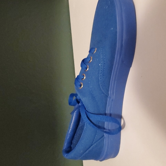 Vans - Picture 2 of 3